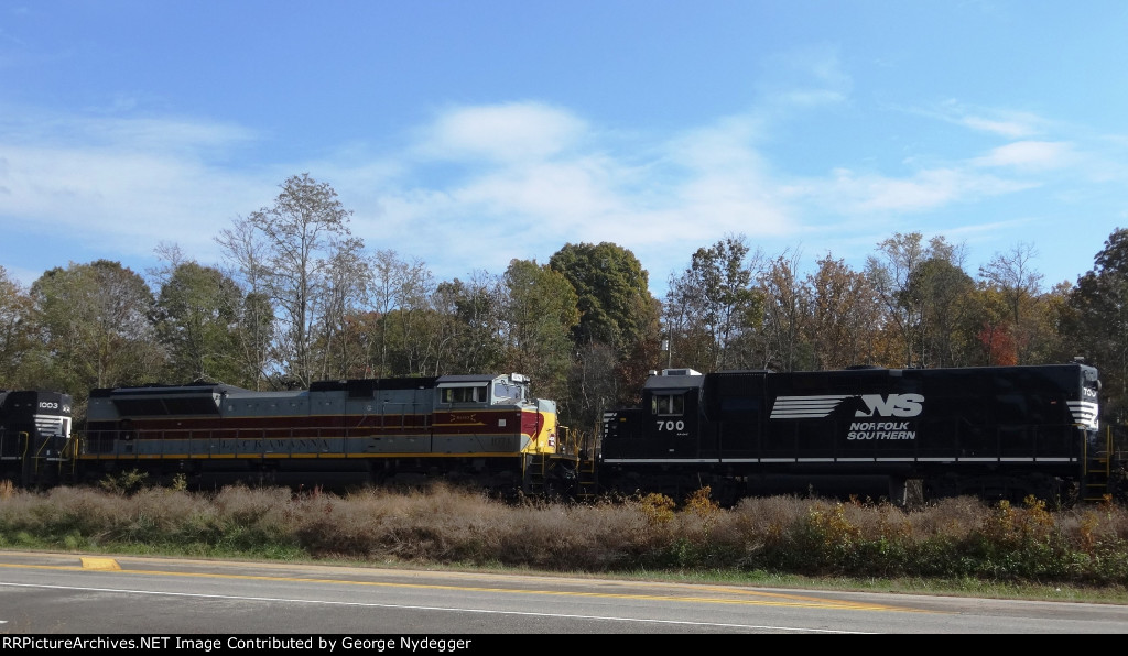 NS 1074 / SD70ACe & NS 700 / RP-E4C